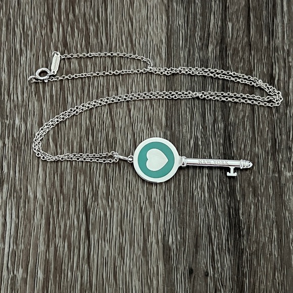 Blue enamel heart key necklace - Picture 8 of 10